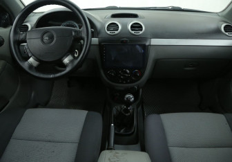 Подержанный автомобиль Chevrolet Lacetti Wagon 2010 года (12 фото)