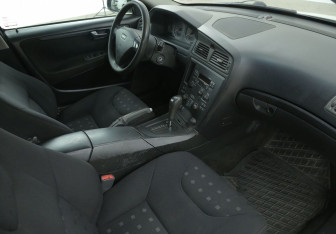 Подержанный автомобиль Volvo S60 2002 года (9 фото)