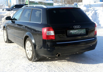 Подержанный автомобиль Audi A4 Wagon 2002 года (4 фото)
