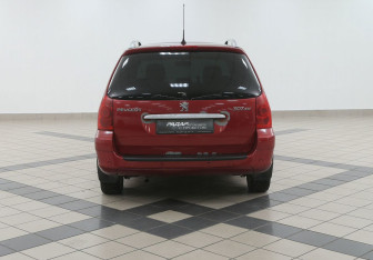 Подержанный автомобиль Peugeot 307 Wagon 2006 года (3 фото)