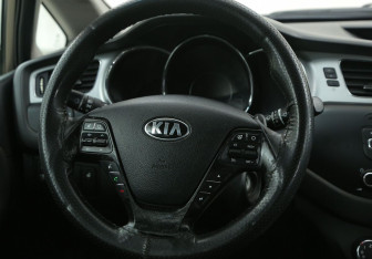 Подержанный автомобиль Kia Ceed Wagon 2013 года (16 фото)