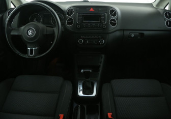 Подержанный автомобиль Volkswagen Golf Plus 2010 года (12 фото)