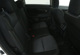 Подержанный автомобиль Mitsubishi Outlander 2021 года (11 фото)