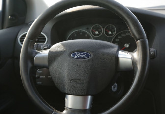 Подержанный автомобиль Ford Focus Sedan 2007 года (16 фото)