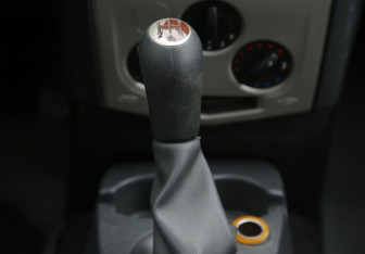 Подержанный автомобиль Renault Logan Sedan 2007 года (16 фото)