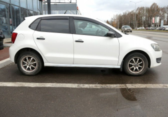 Подержанный автомобиль Volkswagen Polo Hatchback 2010 года (7 фото)