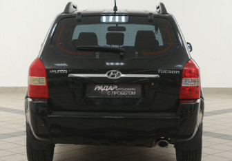 Подержанный автомобиль Hyundai Tucson 2006 года (3 фото)