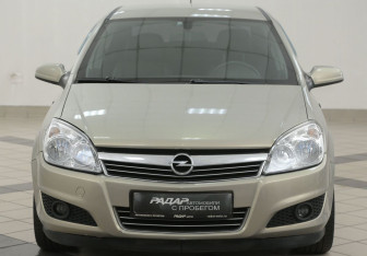 Подержанный автомобиль Opel Astra Sedan 2008 года (6 фото)