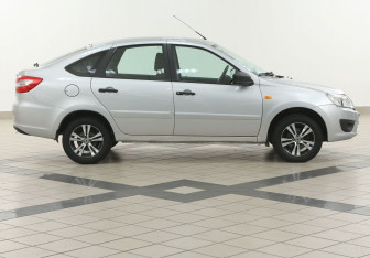 Подержанный автомобиль LADA (ВАЗ) Granta Liftback 2014 года (5 фото)