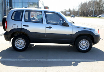 Подержанный автомобиль Chevrolet Niva 2014 года (7 фото)