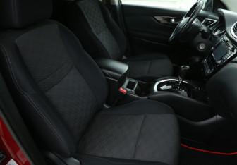 Подержанный автомобиль Nissan Qashqai 2014 года (10 фото)