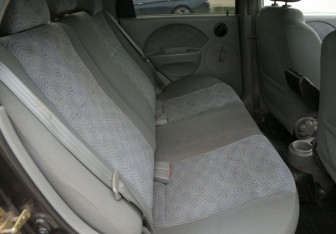 Подержанный автомобиль Chevrolet Aveo Sedan 2004 года (11 фото)