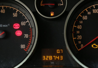 Подержанный автомобиль Opel Astra Sedan 2008 года (17 фото)