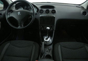 Подержанный автомобиль Peugeot 408 2013 года (12 фото)
