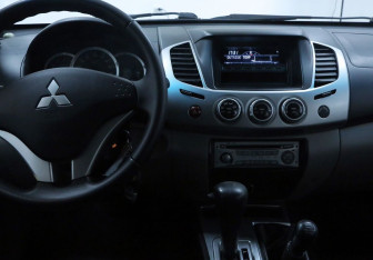 Подержанный автомобиль Mitsubishi L200 2012 года (8 фото)
