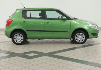 Подержанный автомобиль Skoda Fabia Hatchback 2011 года (5 фото)