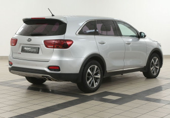 Подержанный автомобиль Kia Sorento 2019 года (4 фото)