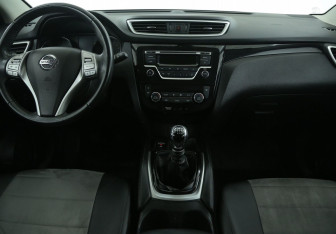 Подержанный автомобиль Nissan Qashqai 2018 года (12 фото)