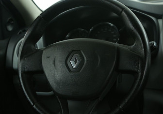 Подержанный автомобиль Renault Logan Sedan 2014 года (16 фото)