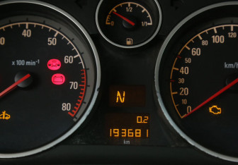 Подержанный автомобиль Opel Astra Hatchback 2008 года (17 фото)