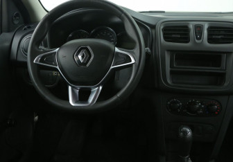 Подержанный автомобиль Renault Logan Sedan 2019 года (14 фото)