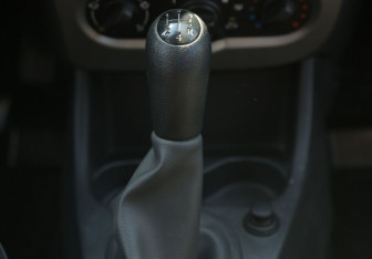 Подержанный автомобиль Renault Sandero 2012 года (13 фото)
