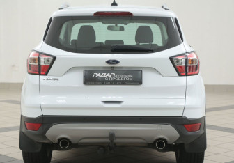 Подержанный автомобиль Ford Kuga 2018 года (3 фото)