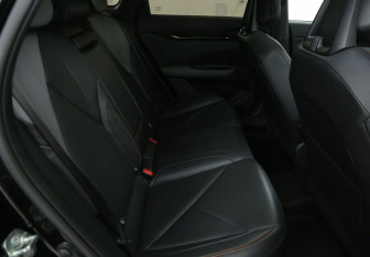 Подержанный автомобиль Changan UNI-V 2023 года (11 фото)