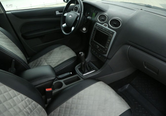 Подержанный автомобиль Ford Focus Wagon 2006 года (9 фото)