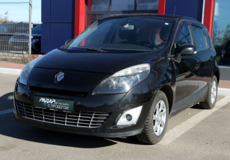 Подержанный автомобиль Renault Scenic 2009 года (3 фото)