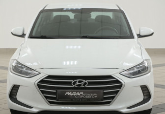 Подержанный автомобиль Hyundai Elantra Sedan 2016 года (6 фото)