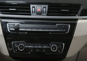 Подержанный автомобиль BMW X1 2020 года (9 фото)