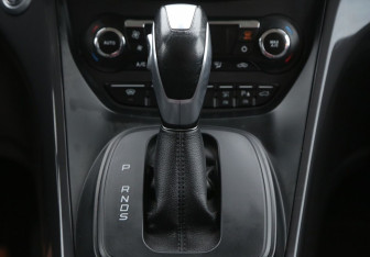 Подержанный автомобиль Ford Kuga 2014 года (16 фото)