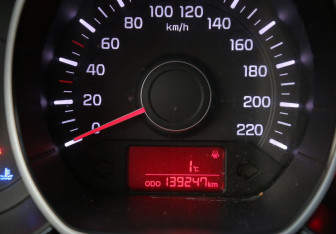 Подержанный автомобиль Kia Rio Hatchback 2014 года (18 фото)