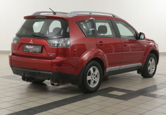 Подержанный автомобиль Mitsubishi Outlander 2007 года (4 фото)