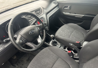 Подержанный автомобиль Kia Rio Sedan 2013 года (10 фото)