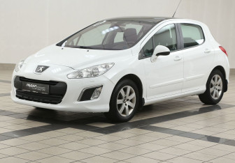 Подержанный автомобиль Peugeot 308 Hatchback 2012 года (8 фото)