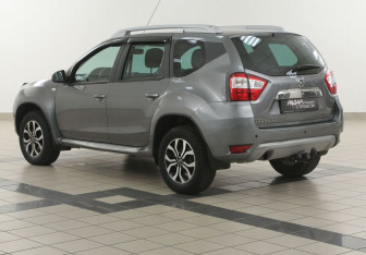 Подержанный автомобиль Nissan Terrano 2015 года (2 фото)