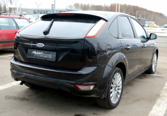 Подержанный автомобиль Ford Focus Hatchback 2008 года (6 фото)