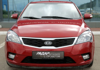 Подержанный автомобиль Kia Ceed Hatchback 2010 года (2 фото)