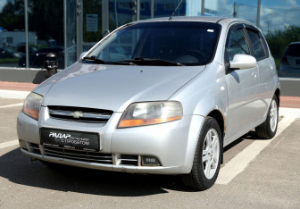 Подержанный автомобиль Chevrolet Aveo Hatchback 2006 года (3 фото)