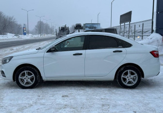 Подержанный автомобиль LADA (ВАЗ) Vesta Sedan 2017 года (3 фото)