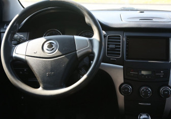 Подержанный автомобиль SsangYong Actyon 2011 года (14 фото)