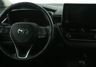 Подержанный автомобиль Toyota Corolla Sedan 2019 года (14 фото)