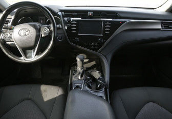 Подержанный автомобиль Toyota Camry Sedan 2018 года (12 фото)