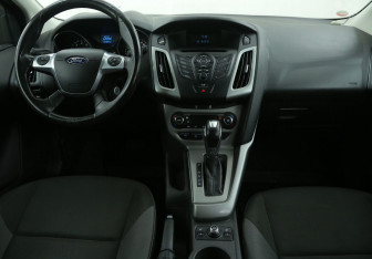 Подержанный автомобиль Ford Focus Sedan 2012 года (12 фото)