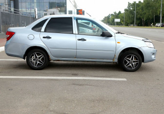 Подержанный автомобиль LADA (ВАЗ) Granta Sedan 2013 года (7 фото)