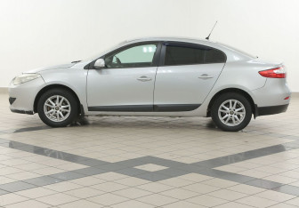 Подержанный автомобиль Renault Fluence 2012 года (7 фото)