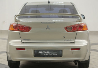Подержанный автомобиль Mitsubishi Lancer Sedan 2008 года (3 фото)