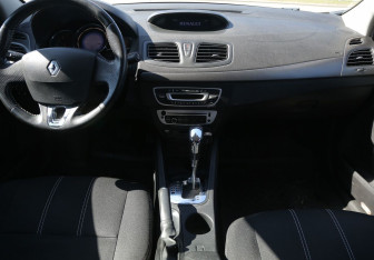 Подержанный автомобиль Renault Fluence 2013 года (12 фото)